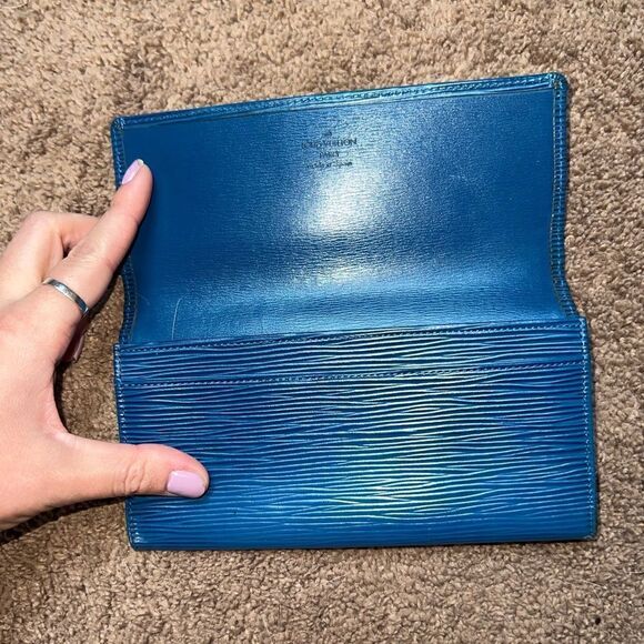 Louis Vuitton Blue Epi Wallet - Picture 3 of 8
